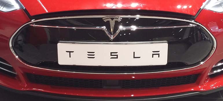 Tesla’s batteries still assembled by hand